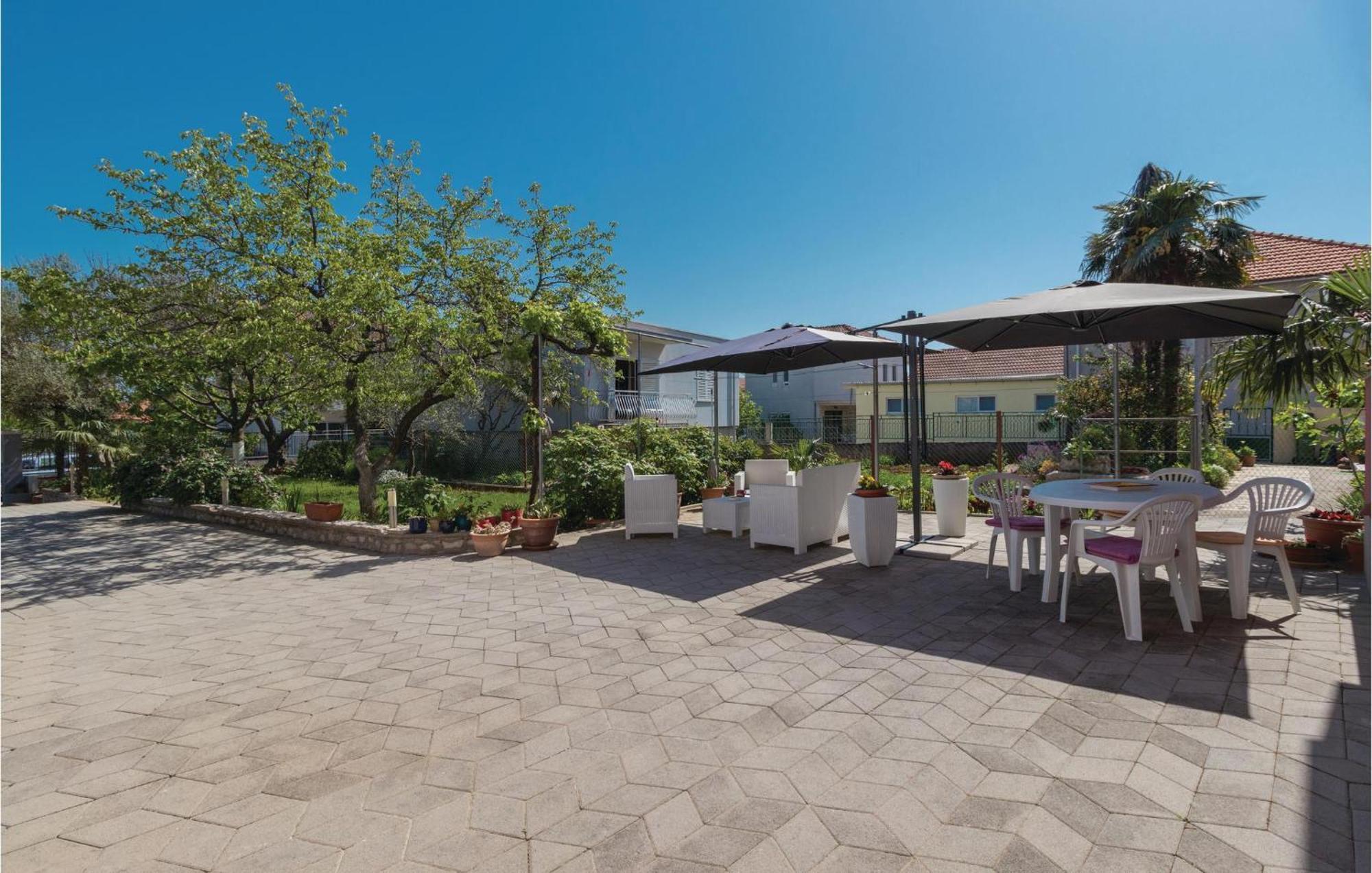 Nice Apartment In Zadar With Kitchen Exterior foto
